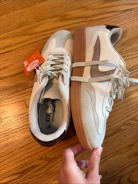Casual Cream & Brown Low-Top Sneakers